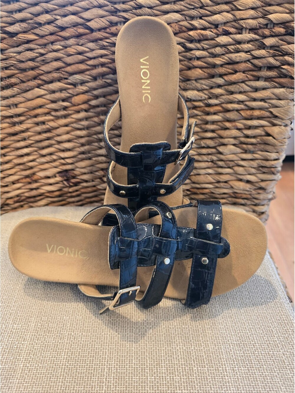 Vionic Radia Black Croc Patent Wedge Sandals Size 8 NWOT